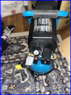 Makita MAC700 2.0 Hp 2.6 Gallon Cast Iron Roll-Cage Big Bore Air Compressor