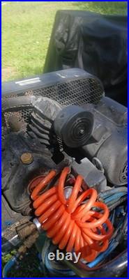 PUMA Industrial Air Compressor 2 HP Oil-Lubricated Cast Iron Pump 30 Gallon Tank