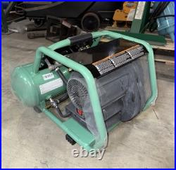 Speedaire AM1-HE15-03QG Portable Air Compressor 4 gal 225 PSI Oil Free 1.70 HP